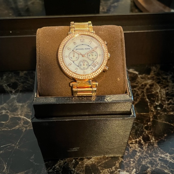 Michael Kors Parker Rose Gold Watch - Picture 5 of 5